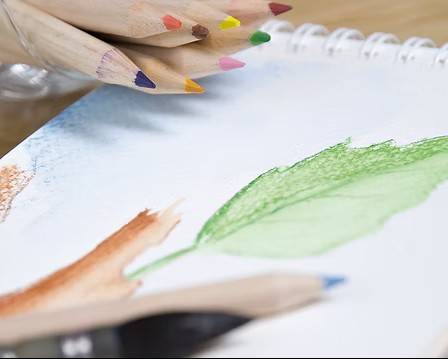 Création de boites de crayons de couleurs personnalisables made in France