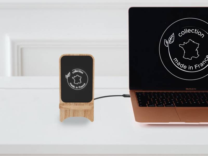 Marquage de chargeur à induction personnalisable made in France : un cadeau haut de gamme